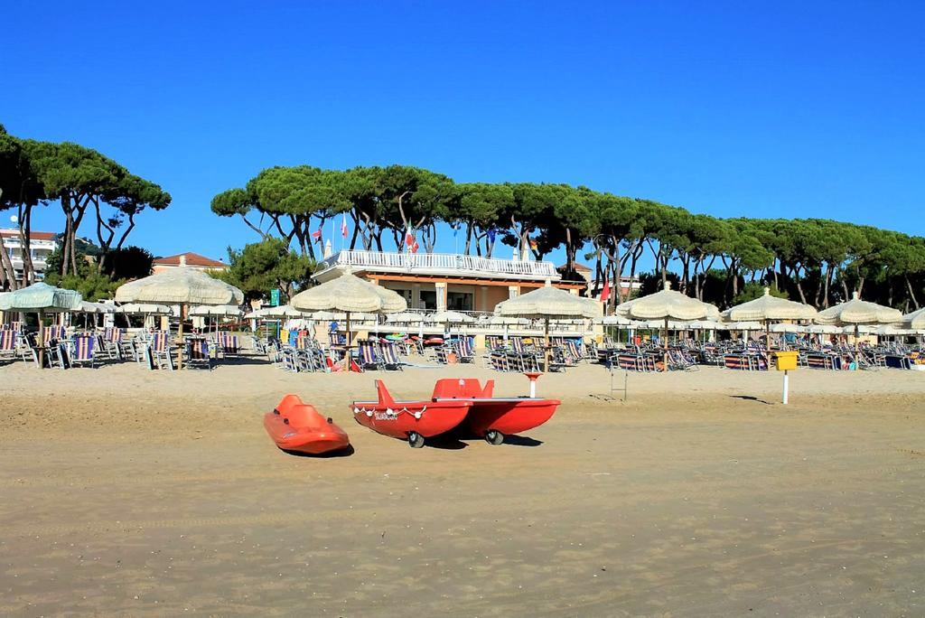 Leopardi Pineto Vacanza エクステリア 写真